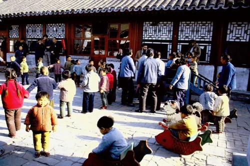 Children, teachers and CCAS Friendship Delegation at daycare in Beijing