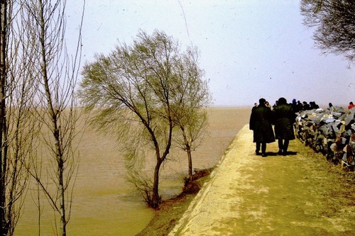 Yellow River embankment (2 of 3)