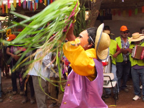 Retrato del Carnaval bailando