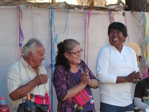 Los Alféreces haciendo un salud