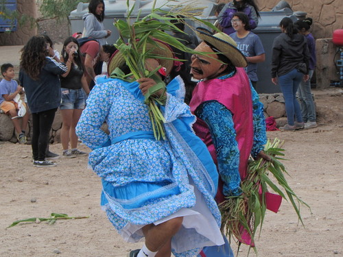 El carnaval y la Carnavala bailan