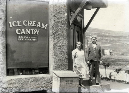 Elie and Julie Allemand Outside of Their Hotel