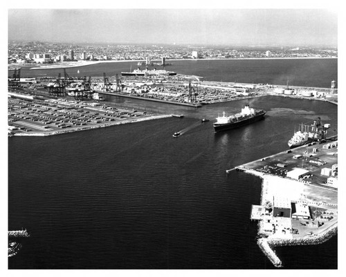 Tugboats escorting SL-7