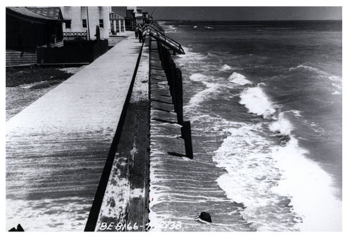 Alamitos peninsula beach at 55th Street