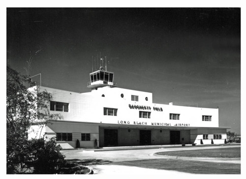 Airport, 1942