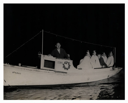 Alamitos Bay Christmas boat parade participants