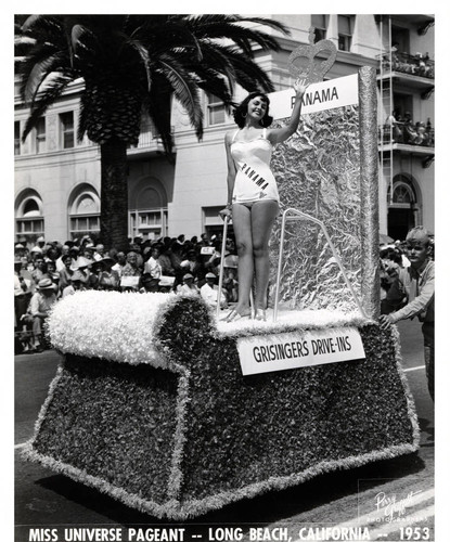 Miss Panama's float