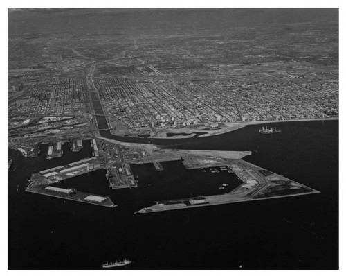 Aerial photograph of Long Beach harbor