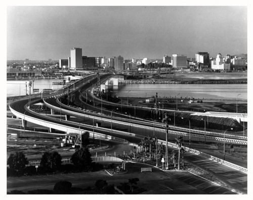 Queen's Way Bridge southern terminus