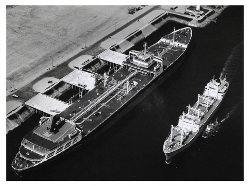 Aerial photograph of two large ships