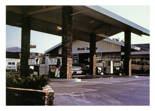 Mobil station on Anaheim Street