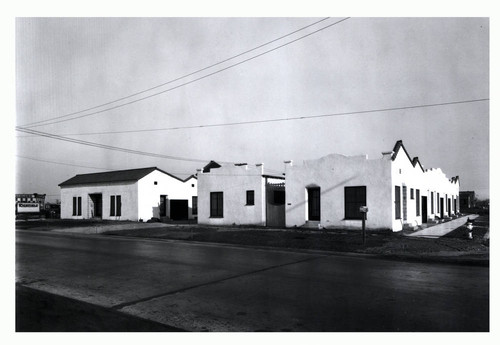 Single story courtyard apartment buildings