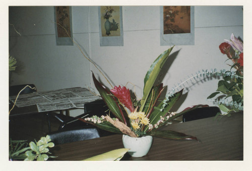 Flower arrangement program : Red, gold, and green — Calisphere
