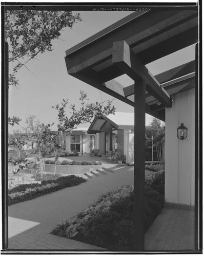 Dickey, Mr. and Mrs. Fred, residence. Architectural detail