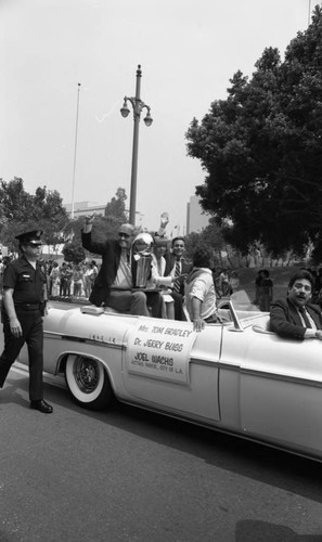 Jerry Buss, Ethel Bradley, and Joel Wachs riding in the Lakers Day Parade, Los Angeles