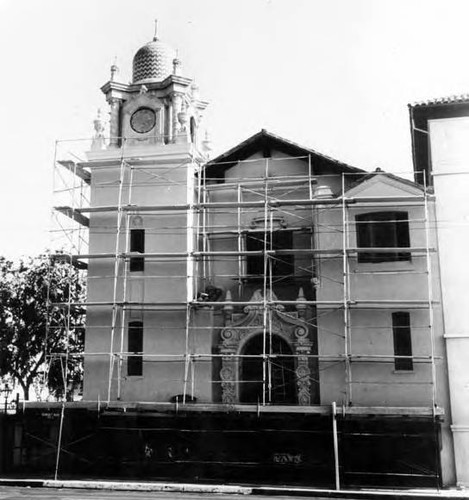 Methodist Plaza Church under restoration, Sunset Boulevard facade