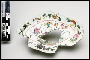 Footed oval dish