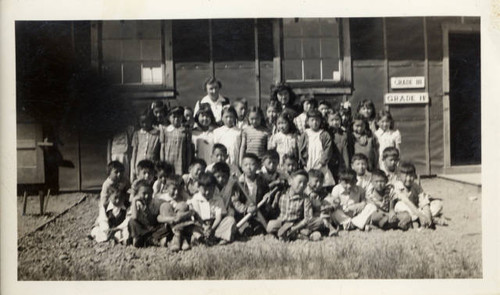Charlotte Craft with her 3rd and 4th grade class[?] and teaching assistants at Tule Lake Relocation Center