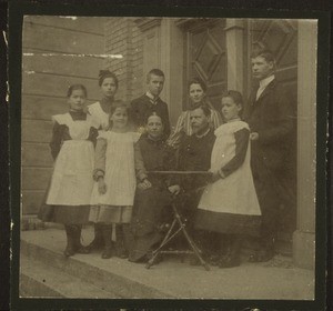 Familie Mark Hoch im Lindenhaus, Sarasinpark Riehen, ca 1900