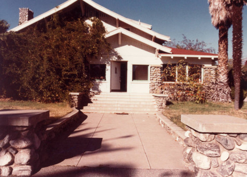 Grove House at its original location, Pitzer College