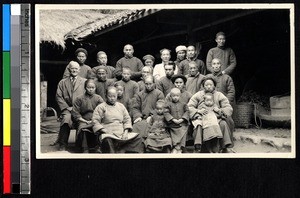 Wilson Manly and villagers, Sichuan, ca.1930-1940
