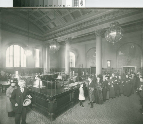 Oakland Free Library [picture] : Carnegie Building. Circulating Room, 14th and Grove