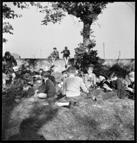 [Paques (Easter): children]