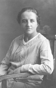Marie Nielsen, b. 29. 04. 1894 in Nidløse. Medicinsk embedsexamen 1927. Emission to China 1927