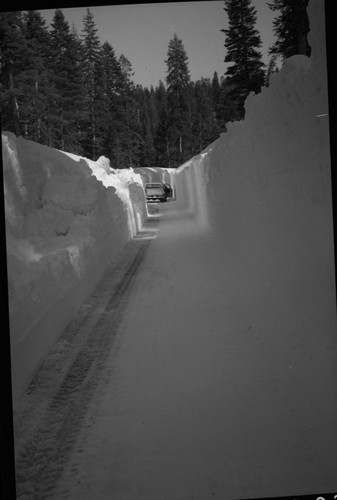 Robert Zink, Generals Highway between the Wye and Kings Canyon Overlook, Record Heavy Snow, One lane cleared near Big Baldy. 630322