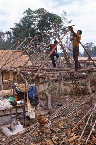 Guatemalan refugees construct a hut, Chajul, ca. 1983