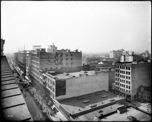 Panoramic view of Los Angeles from the Lankershim building, showing South Broadway (left), 7th Street (center) and North Broadway (right), November 1917