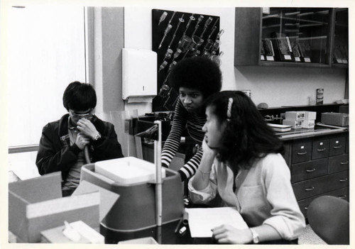 Students in a science lab, Pitzer College