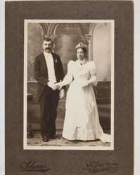Wedding portrait of William A. Urton and Eva Ethel Barnes, January 1, 1899