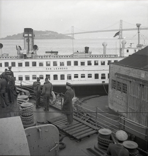 Soldiers docked in San Francisco ready to ship out