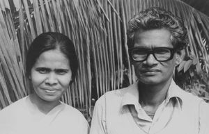 Calcutta, Nordindien. Pastor Thimotheus Hembrom med frue, Bishop's College, november 1982