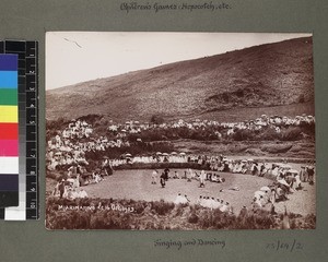 Crowds watching performance of dancing, Miarinarivo, Madagascar, 1903