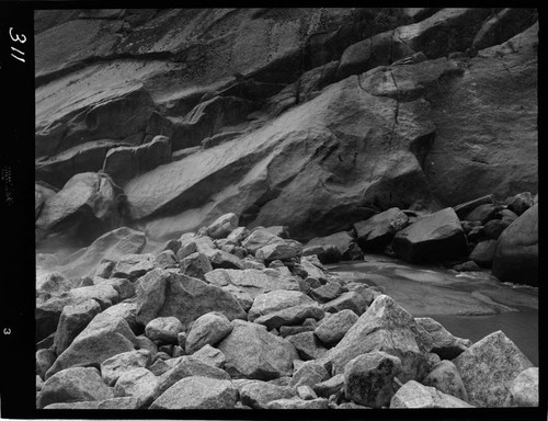 Big Creek - Mammoth Pool - General view of boulders in river bottom at downstream rock toe area
