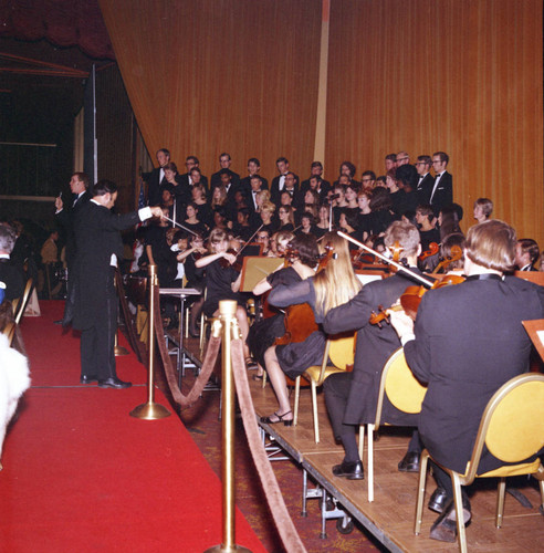 Musical entertainment at Pepperdine's Birth of a College dinner, 1970