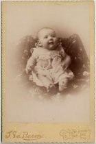 Portrait of infant Zetta Hellyer