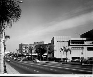 A long view of the Beverly Hilton Hotel along Wilshire Boulevard