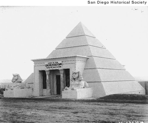 The entrance to the Cawston Ostrich Farm at the 1915 Exposition