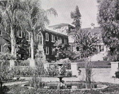 Harwood Court, Pomona College