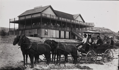 B.F. Conaway photograph of a horse-drawn omninibus in front of Laguna Hotel