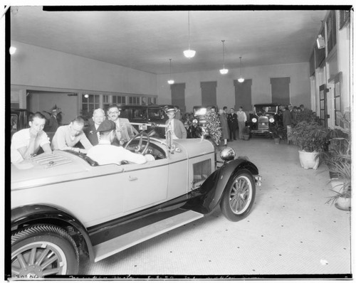 Walter M. Murphy Motors showroom, 285 West Colorado, Pasadena. 1927