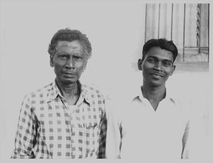 NELC, Nordindien. Pastor Motilal Hasdak (tv), født 19.12.1919. Præsteordineret 23.01.1966. Ses her med leder af Ungdomscentret i Dumka, Lilu Baskey (th)
