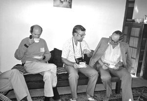 Fællesmøde for BLC og BNELC i Parbatipur, Bangladesh, november 1984. (Fra venstre: pastor Jens Fischer-Nielsen, (NN), DSM formand, pastor Ole Christianden)