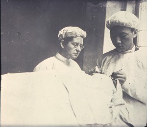 Jennie Manget Logan assisting a Chinese physician, Changde, Hunan, China, ca.1900-1919