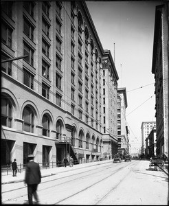 View of 6th Street looking west from Los Angeles Street, Los Angeles, ca.1911-1913