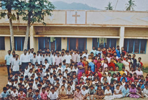 44.- Mission for børn i Indien. Diasserie 1990, "Da jeg blev velsignet af en elefant". Og nu kan jeg tænke tilbage på alle de mange børn og voksne, vi er med til at hjælpe dernede. Og på Bejnemal og på Siloam og alle de børn, I også er med til at støtte