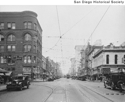 Intersection of Fifth Avenue and F Street looking north